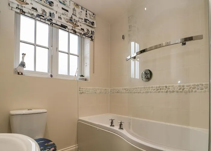 Coastal Retreat, The Bay *